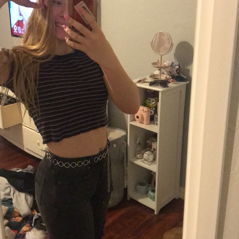 Brandy melville super cropped t-shirt